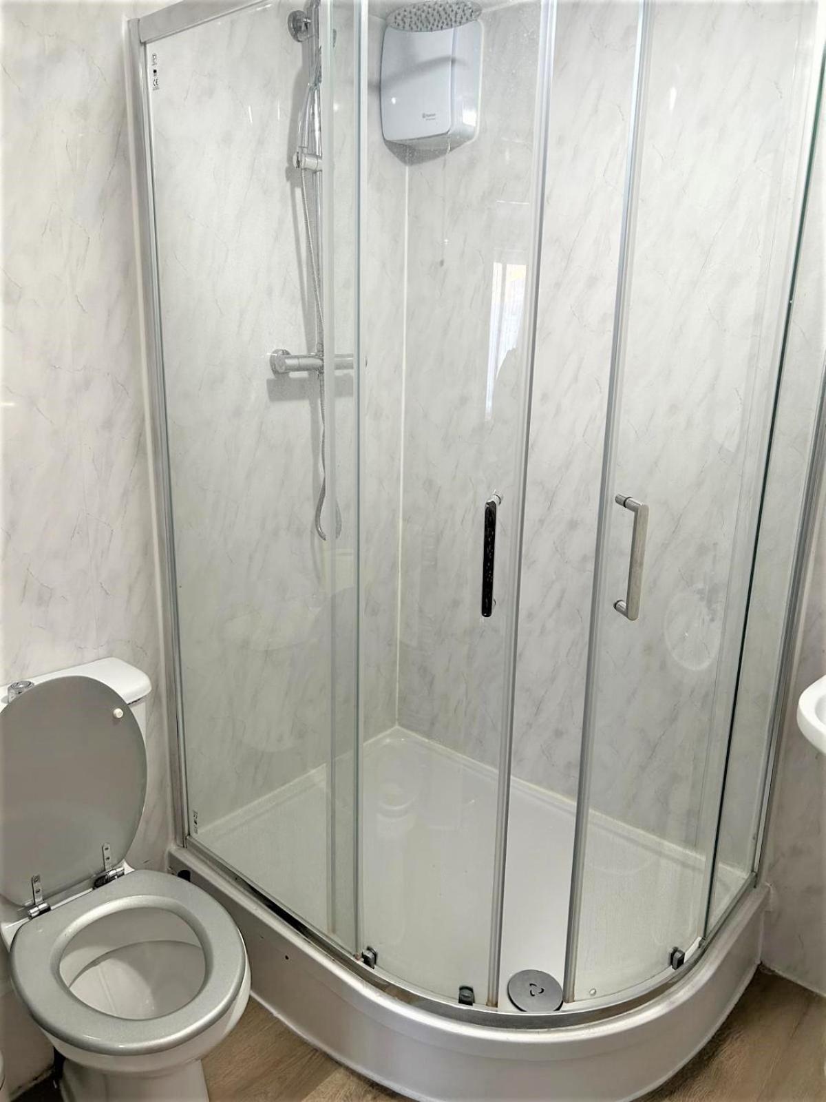 London Zone 2 Lovely 4 Bedroom Apartment - 3 Trowbridge Road Dış mekan fotoğraf